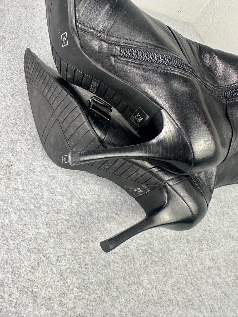 GUESS by Marciano Vintage Y2K Black Leather Buckle Pointed Toe Stiletto Boots 7M - Picture 8 of 14